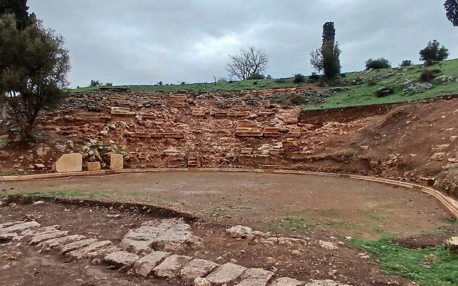 Gölyazı'daki Antik Tiyatroda Şaşırtan Buluntu: Seyirci Basamaklarının Arasından 2 Bin Yıllık Mezar Çıktı